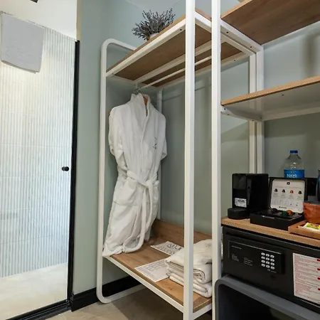 Just Hotel *